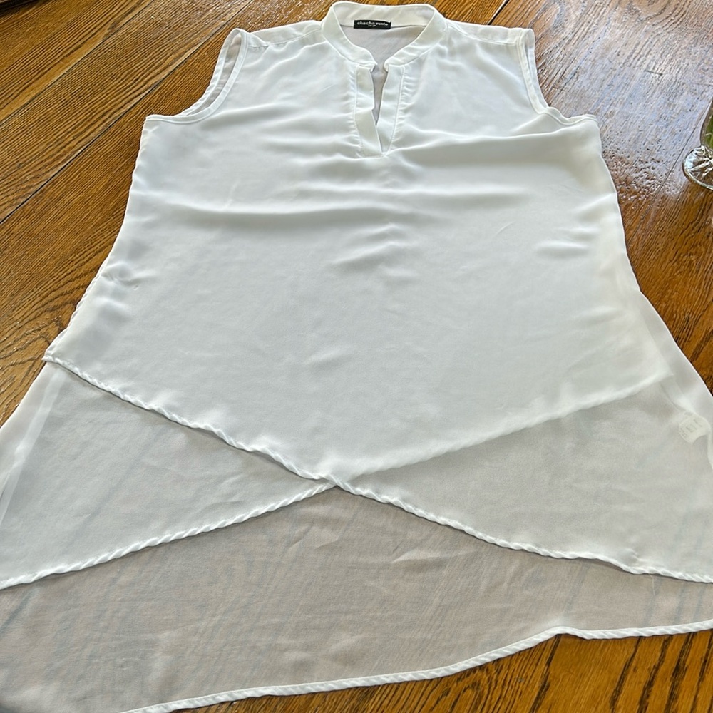 Cha cha vente white sheer polyester blouse.  Sleeveless, V-neck, Size Large.